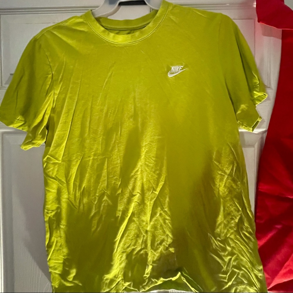 Nike tee/ Large